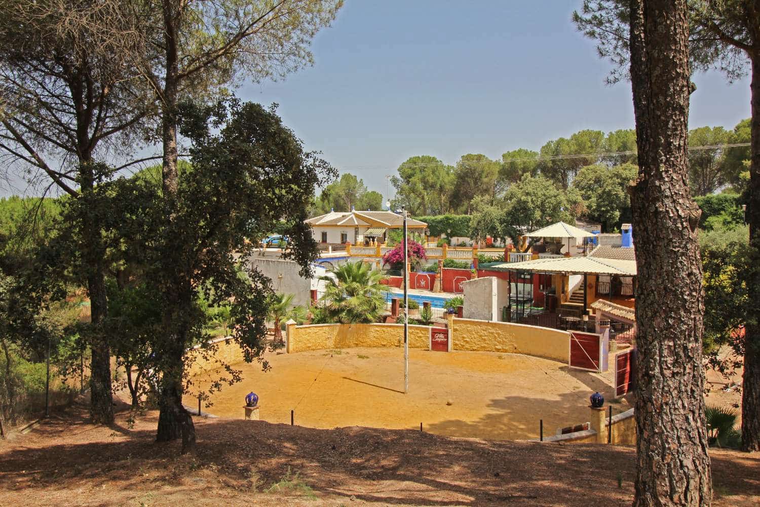 3 soveværelse Finca/Landehus til salg i Andujar med swimmingpool - € 329.000 (Ref: 9526056)