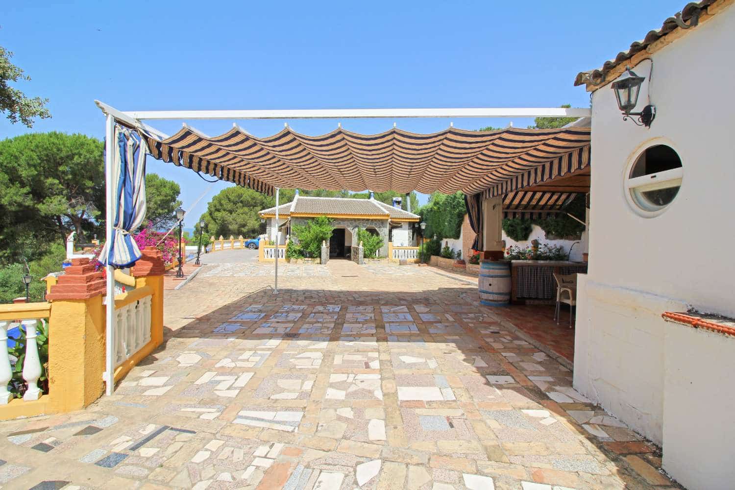 3 soveværelse Finca/Landehus til salg i Andujar med swimmingpool - € 329.000 (Ref: 9526056)