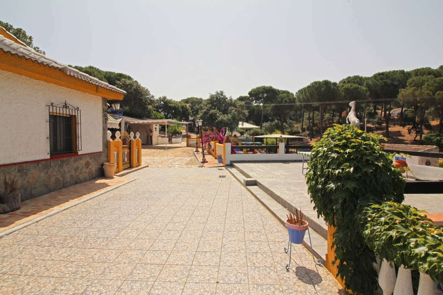 3 soveværelse Finca/Landehus til salg i Andujar med swimmingpool - € 329.000 (Ref: 9526056)