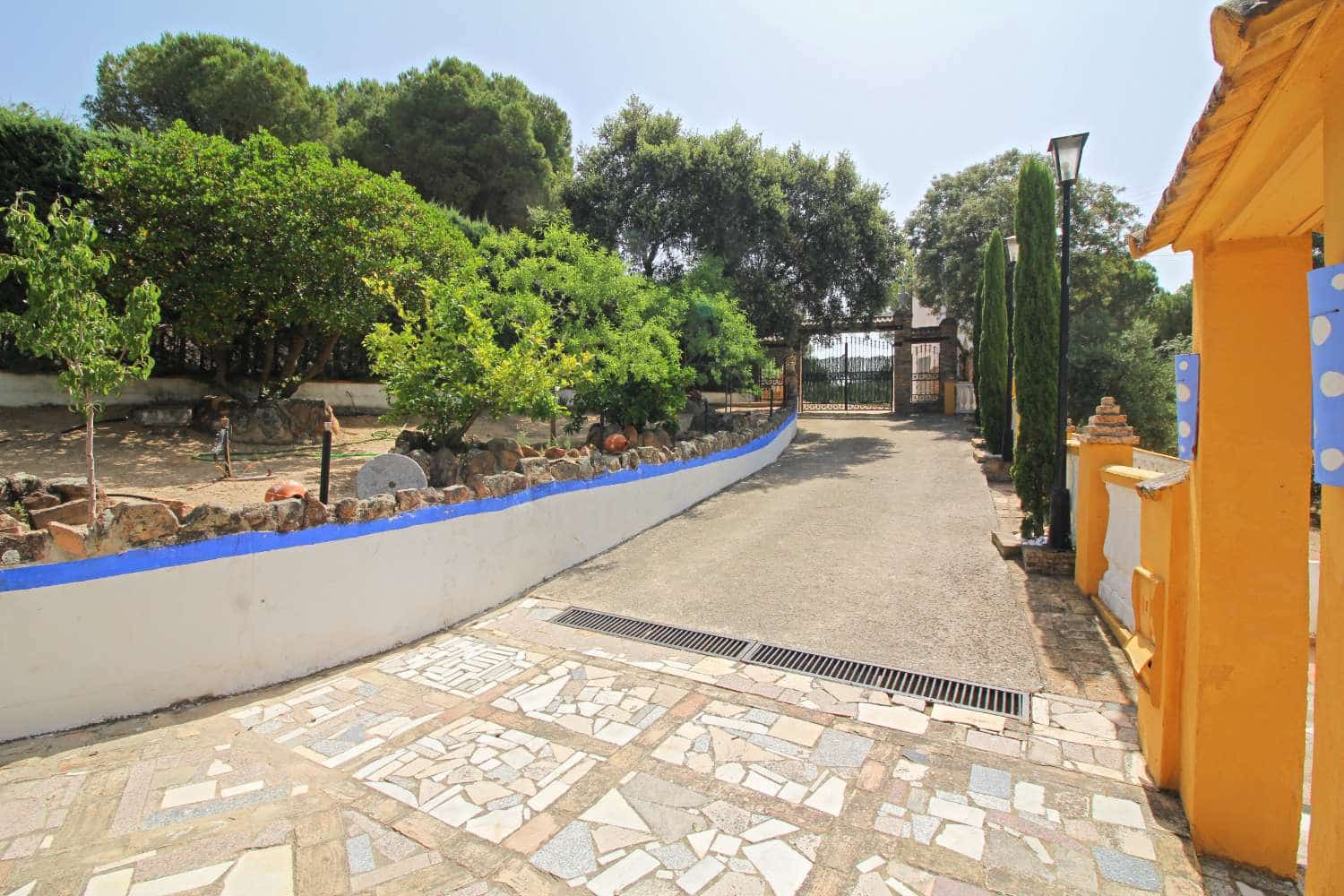 3 soveværelse Finca/Landehus til salg i Andujar med swimmingpool - € 329.000 (Ref: 9526056)