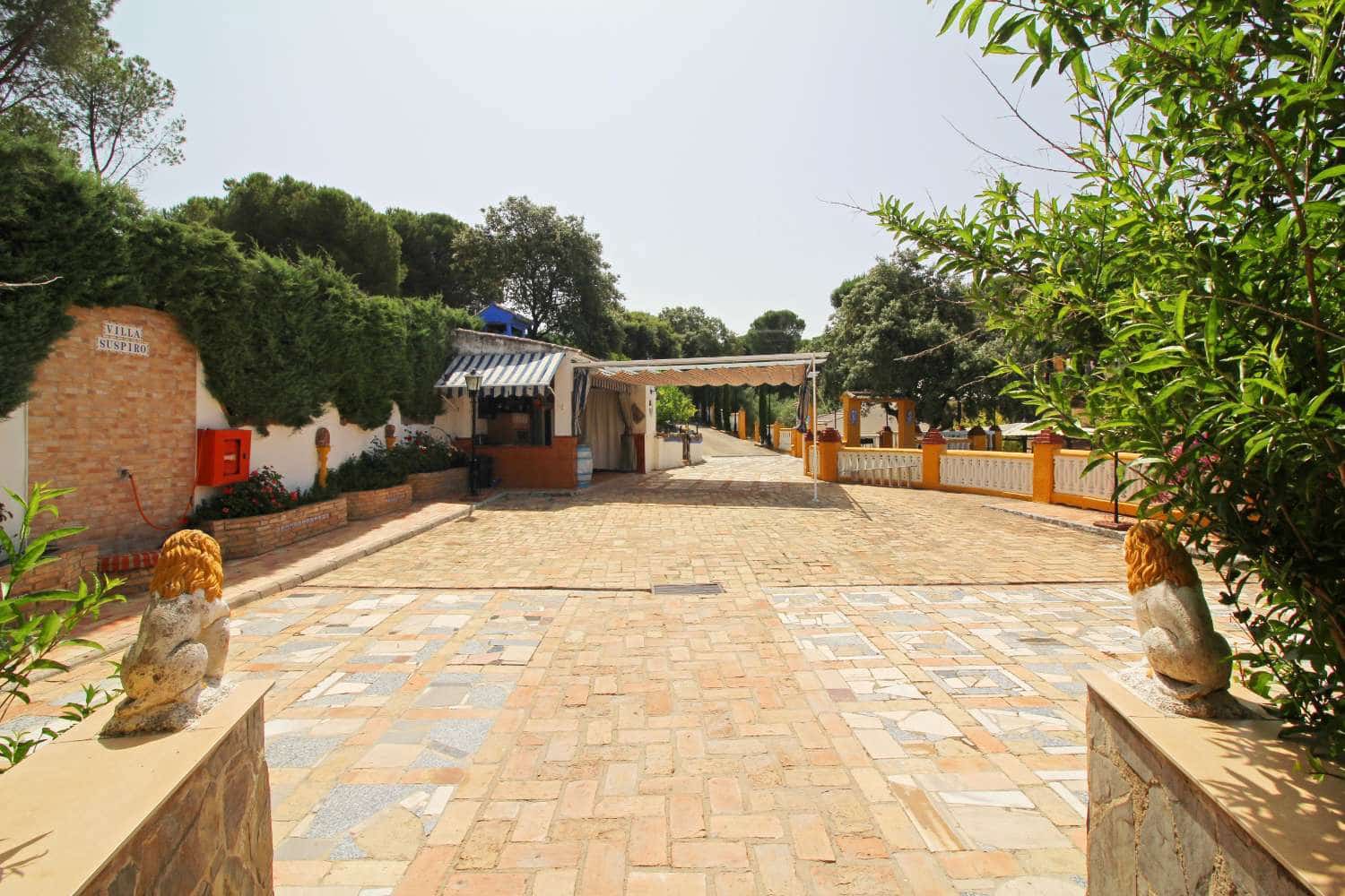 3 soveværelse Finca/Landehus til salg i Andujar med swimmingpool - € 329.000 (Ref: 9526056)