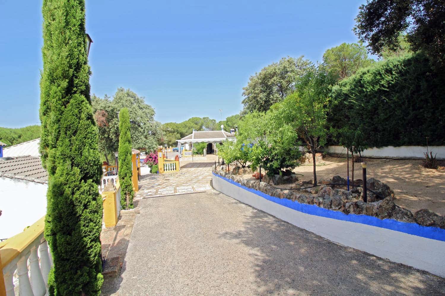 3 soveværelse Finca/Landehus til salg i Andujar med swimmingpool - € 329.000 (Ref: 9526056)