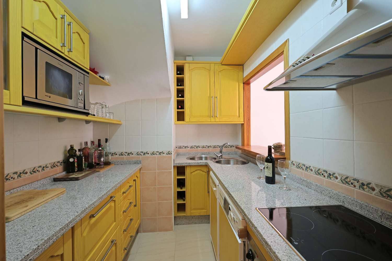 3 bedroom Semi-detached Villa for sale in Nerja with pool garage - € 475,000 (Ref: 9636301)