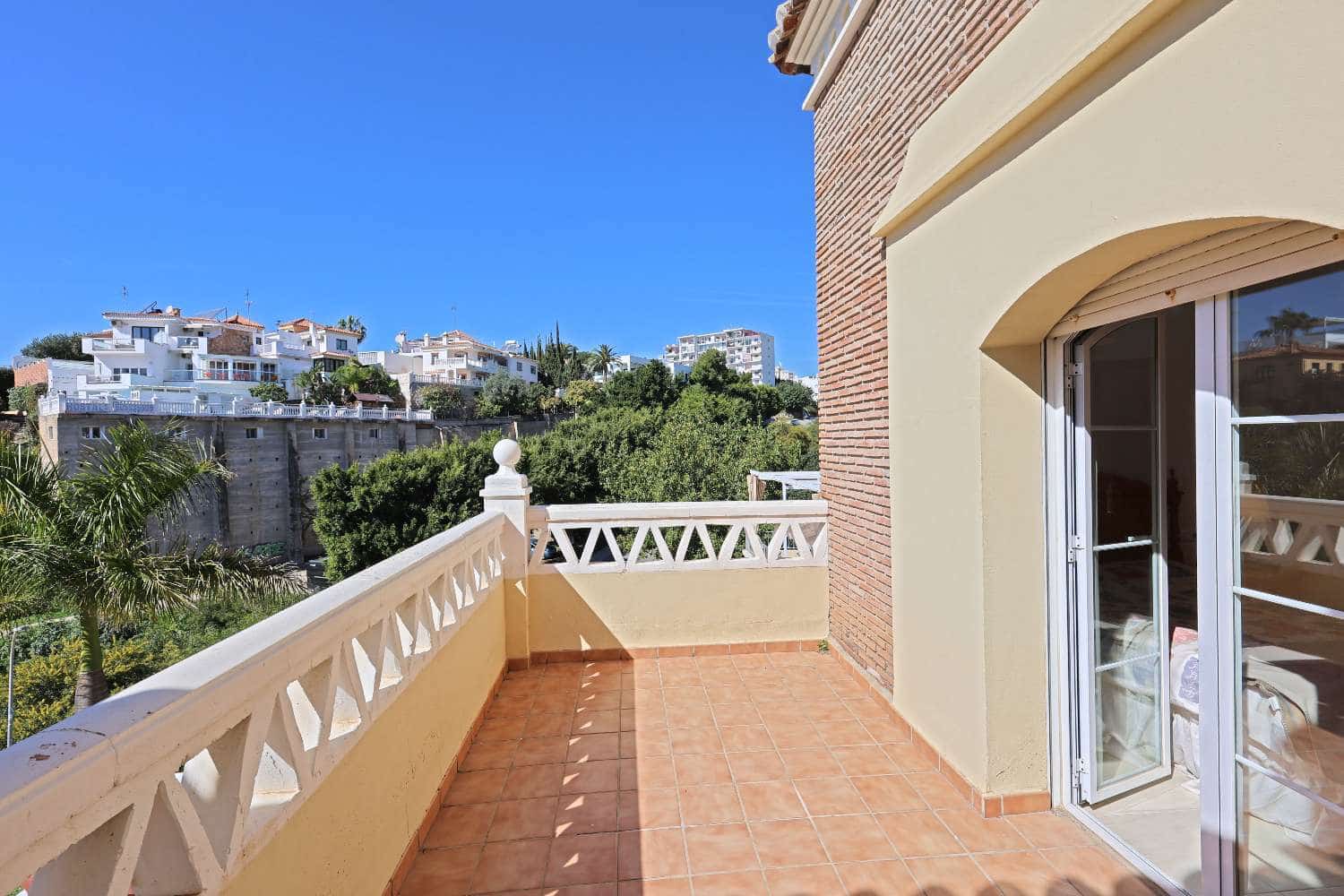 3 bedroom Semi-detached Villa for sale in Nerja with pool garage - € 475,000 (Ref: 9636301)