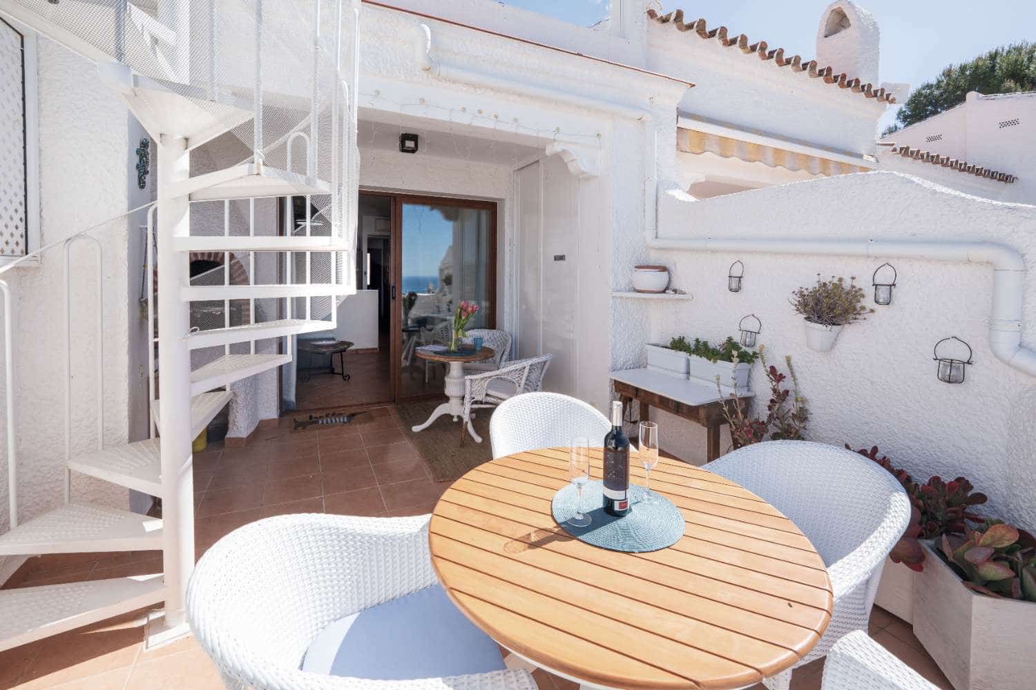 Adosado de 2 habitaciones en Nerja en venta con piscina - 410.000 € (Ref: 9761650)