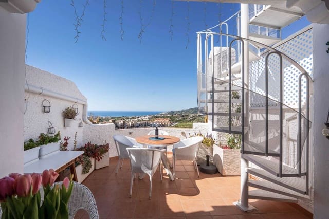 Adosado de 2 habitaciones en Capistrano, Nerja en venta con piscina - 410.000 € (Ref: 9761650)