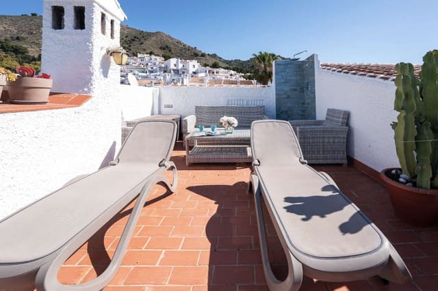 Adosado de 2 habitaciones en Capistrano, Nerja en venta con piscina - 410.000 € (Ref: 9761650)