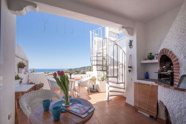 Adosado de 2 habitaciones en Capistrano, Nerja en venta con piscina - 410.000 € (Ref: 9761650)