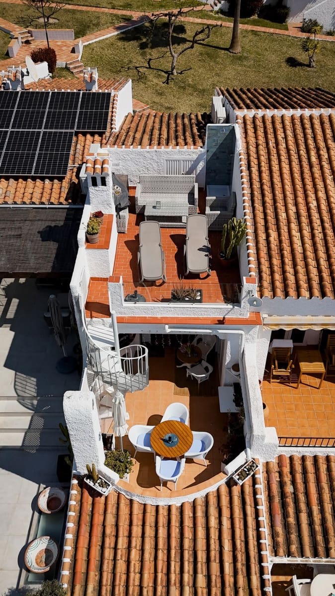 Adosado de 2 habitaciones en Nerja en venta con piscina - 410.000 € (Ref: 9761650)