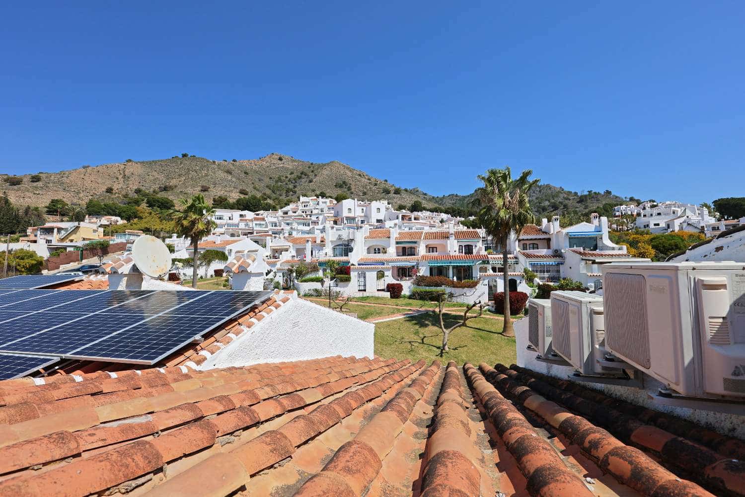 Adosado de 2 habitaciones en Nerja en venta con piscina - 410.000 € (Ref: 9761650)