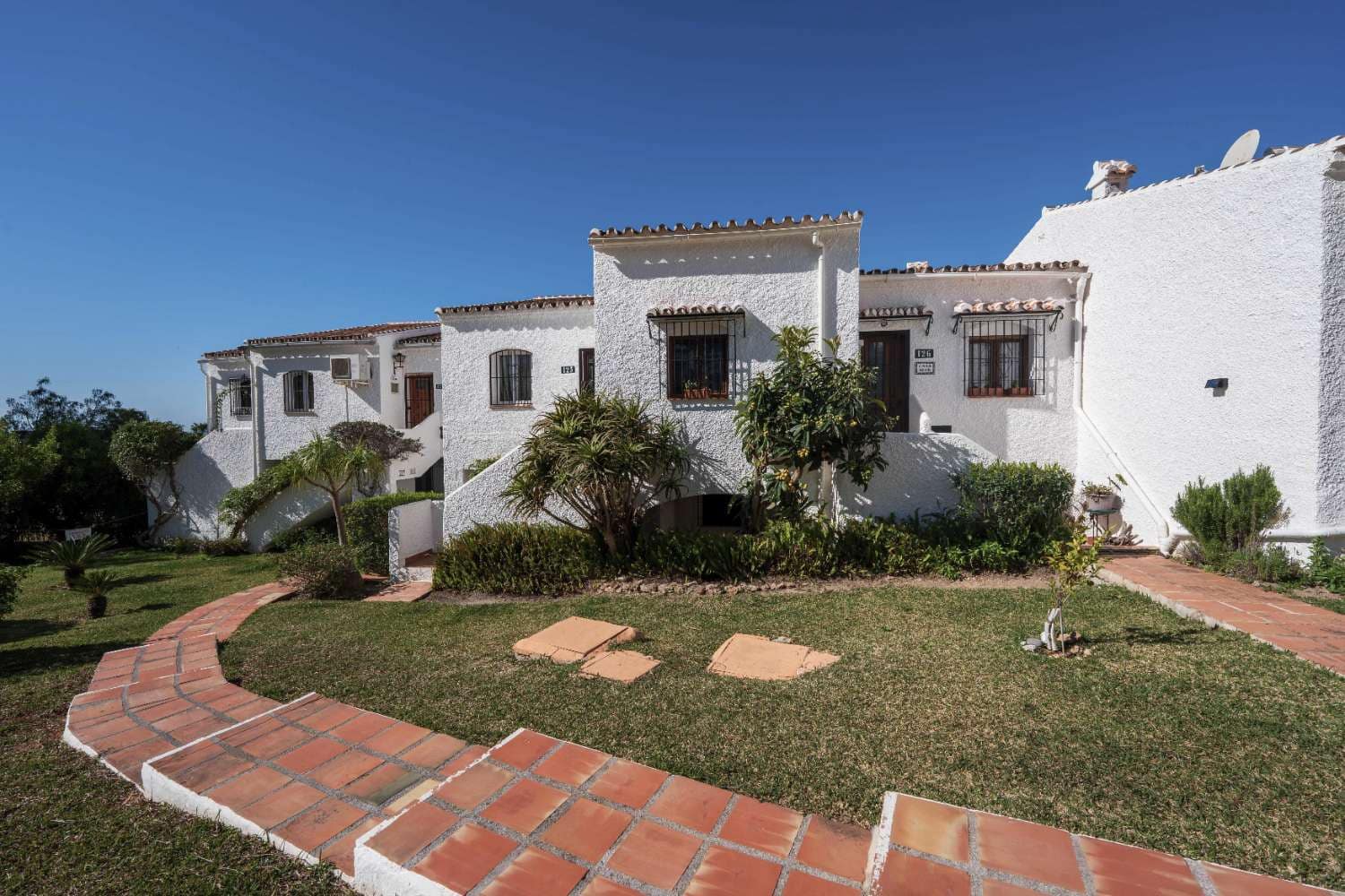 Adosado de 2 habitaciones en Nerja en venta con piscina - 410.000 € (Ref: 9761650)