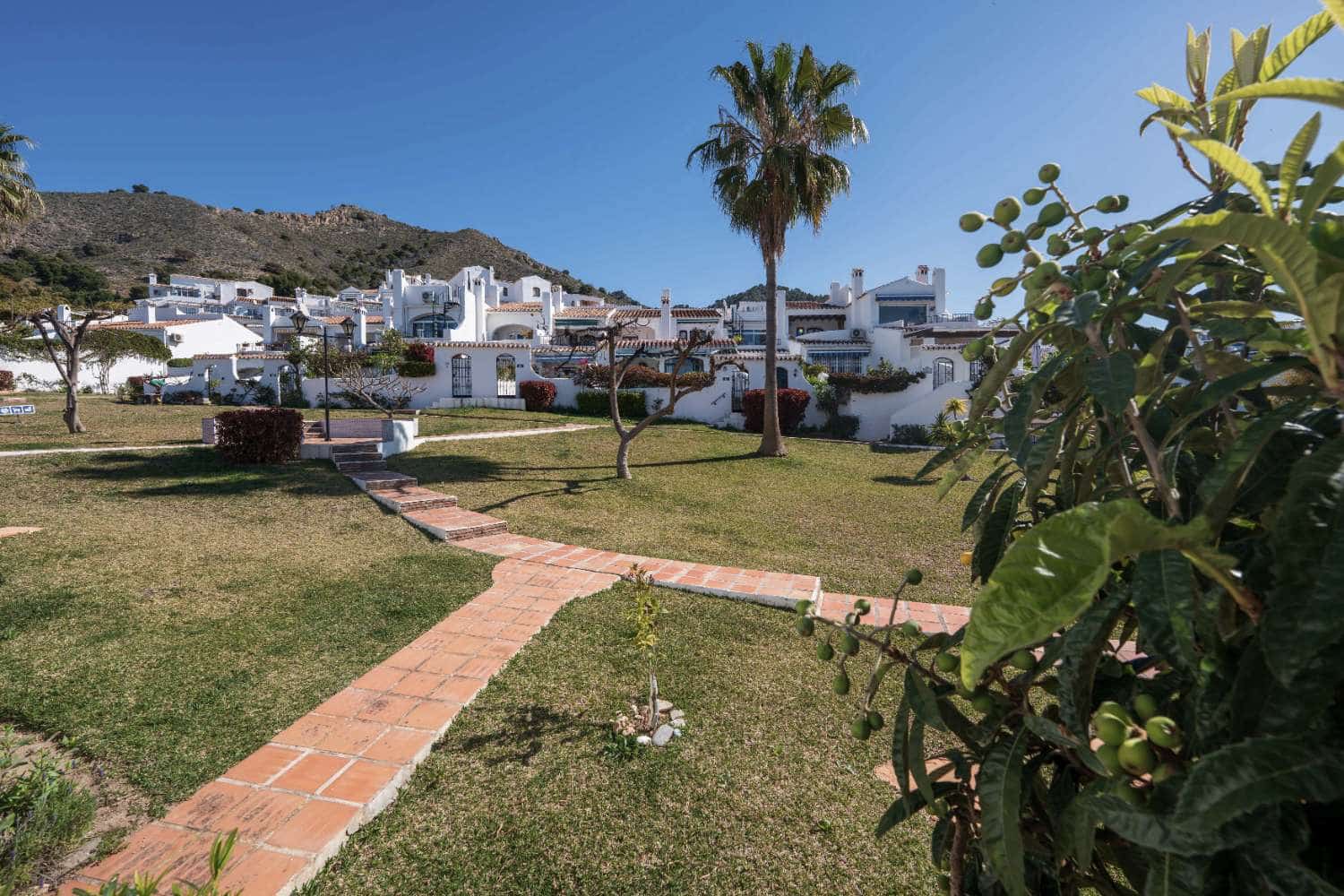 Adosado de 2 habitaciones en Nerja en venta con piscina - 410.000 € (Ref: 9761650)