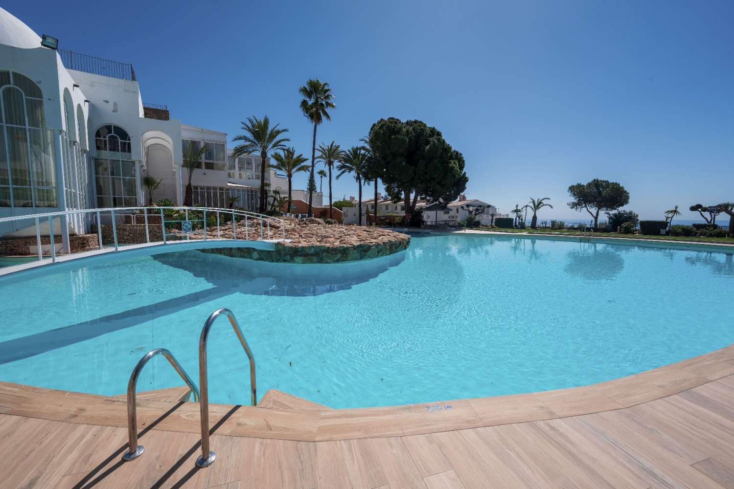 Adosado de 2 habitaciones en Nerja en venta con piscina - 410.000 € (Ref: 9761650)