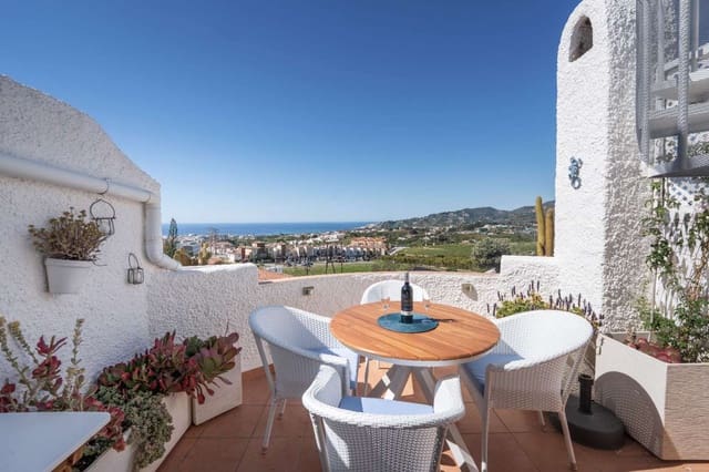 Adosado de 2 habitaciones en Capistrano, Nerja en venta con piscina - 410.000 € (Ref: 9761650)