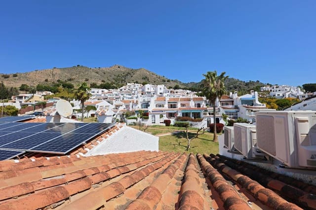 Adosado de 2 habitaciones en Capistrano, Nerja en venta con piscina - 410.000 € (Ref: 9761650)