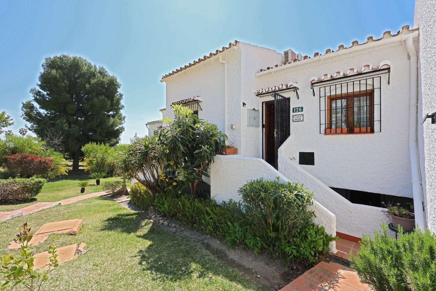 Adosado de 2 habitaciones en Nerja en venta con piscina - 410.000 € (Ref: 9761650)