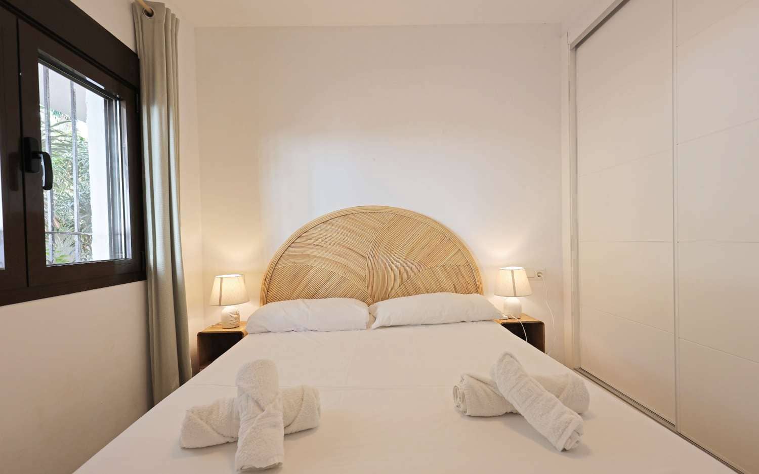 1 bedroom Beach Apartment for sale in Nerja with pool - € 285,000 (Ref: 9830557)