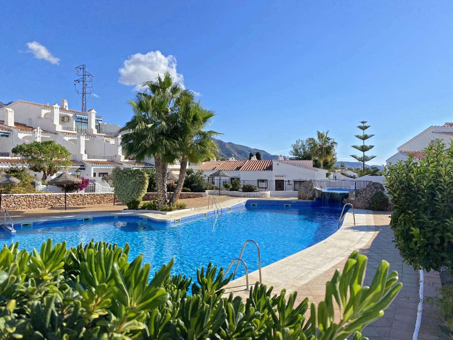 1 bedroom Beach Apartment for sale in Nerja with pool - € 285,000 (Ref: 9830557)
