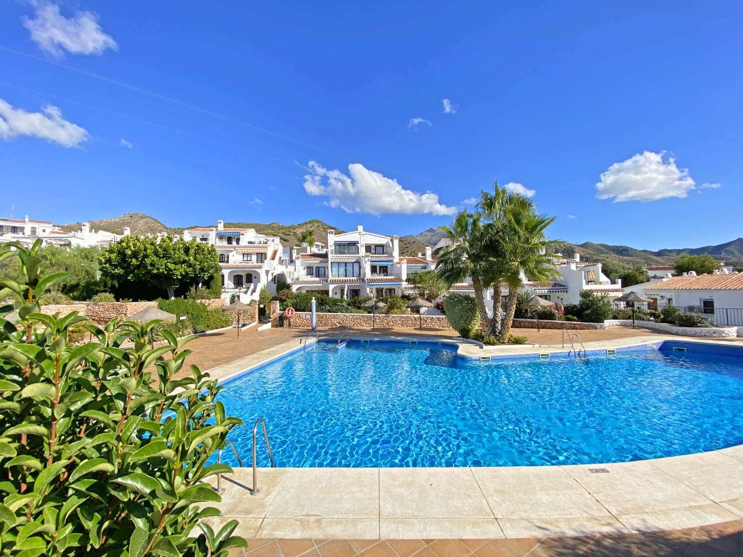1 bedroom Beach Apartment for sale in Nerja with pool - € 285,000 (Ref: 9830557)
