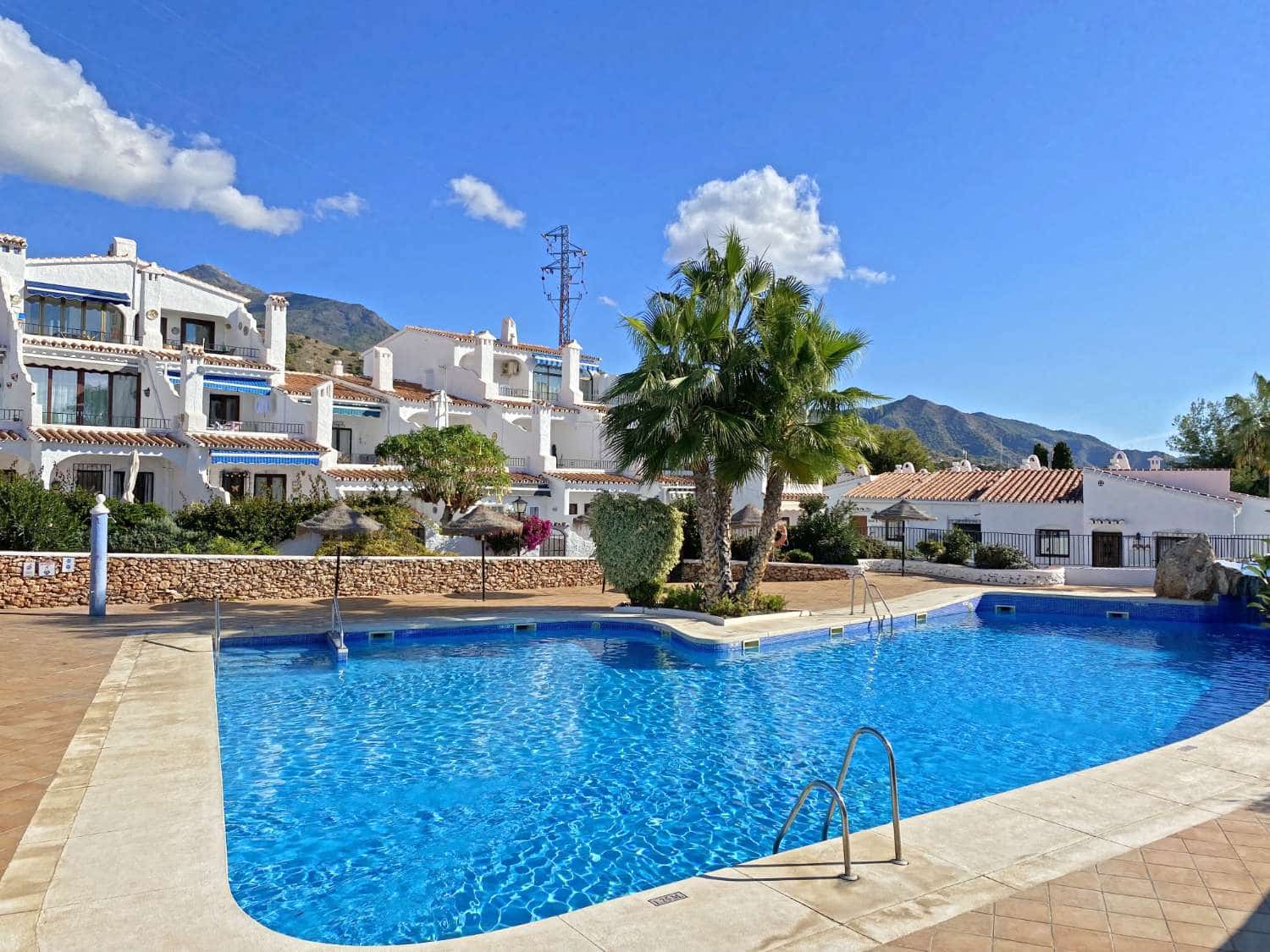 1 bedroom Beach Apartment for sale in Nerja with pool - € 285,000 (Ref: 9830557)