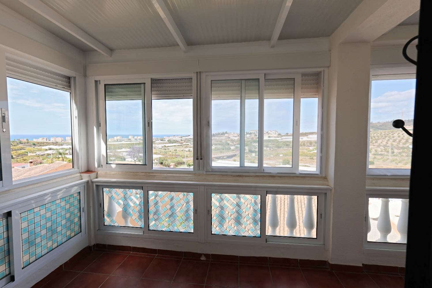 2 soveværelse Strandlejlighed til salg i Torrox Park med swimmingpool - € 235.000 (Ref: 9833186)