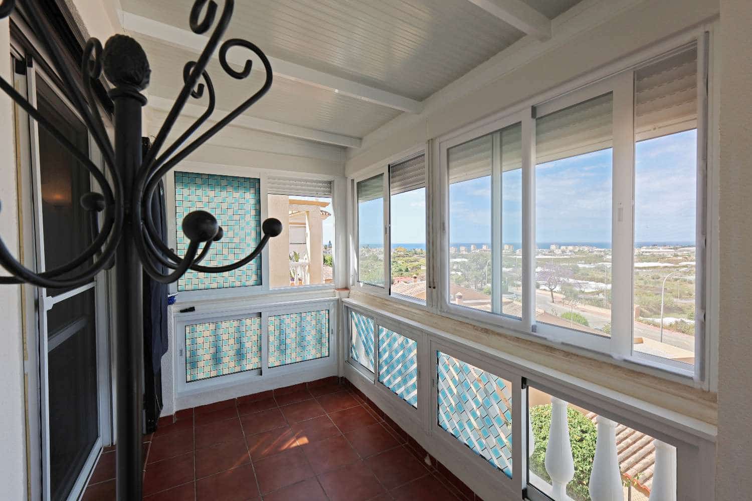 2 soveværelse Strandlejlighed til salg i Torrox Park med swimmingpool - € 235.000 (Ref: 9833186)