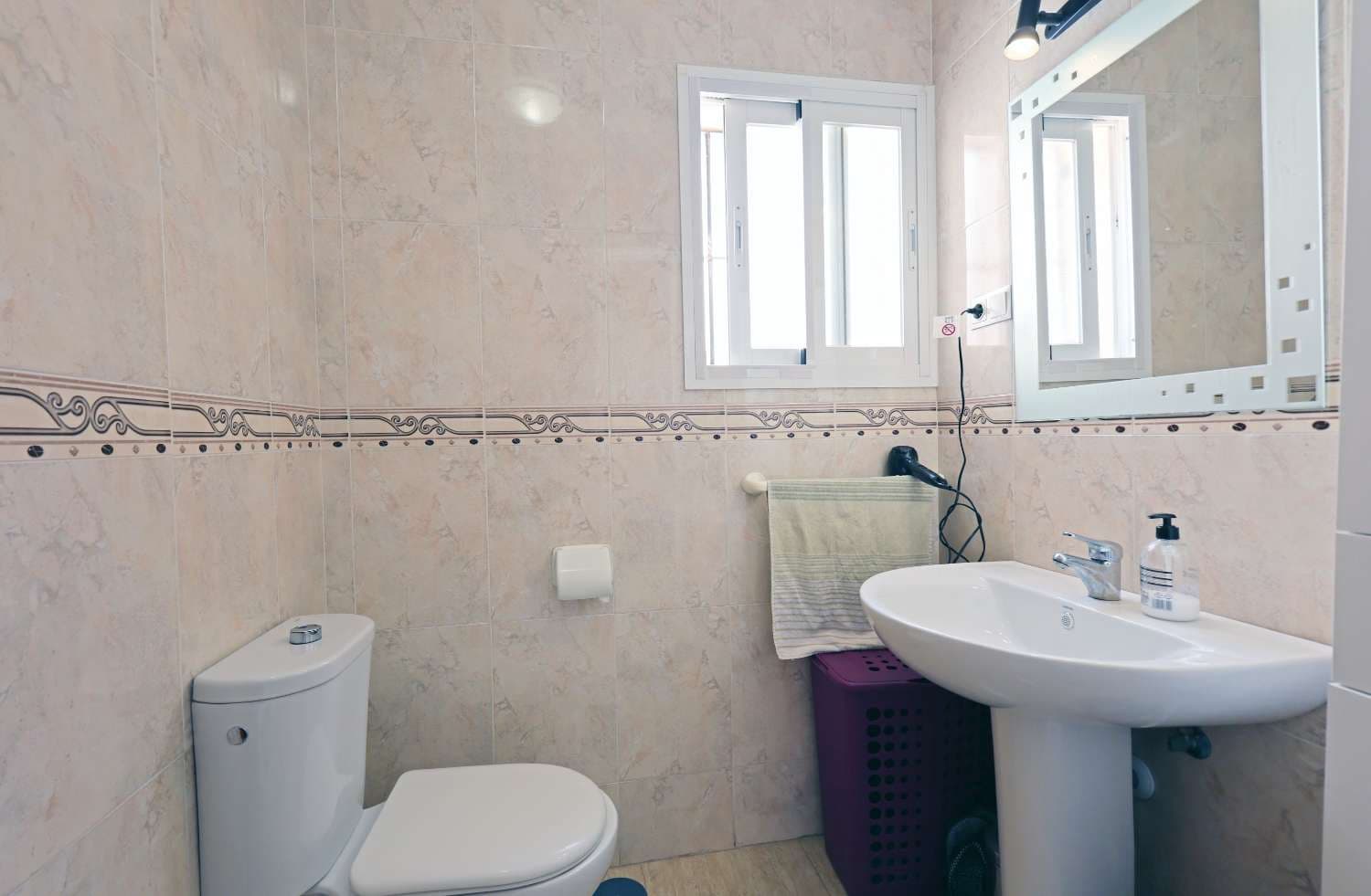 2 soveværelse Strandlejlighed til salg i Torrox Park med swimmingpool - € 235.000 (Ref: 9833186)
