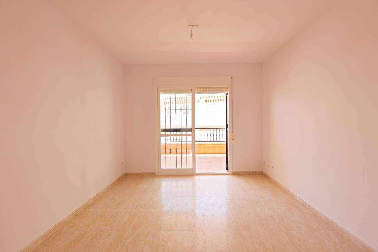 3 soverom Strandleiligheter til salgs i Torrox-Costa med svømmebasseng - € 279 000 (Ref: 9833187)