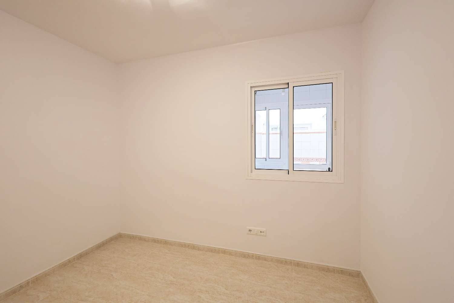 3 soverom Strandleiligheter til salgs i Torrox-Costa med svømmebasseng - € 279 000 (Ref: 9833187)