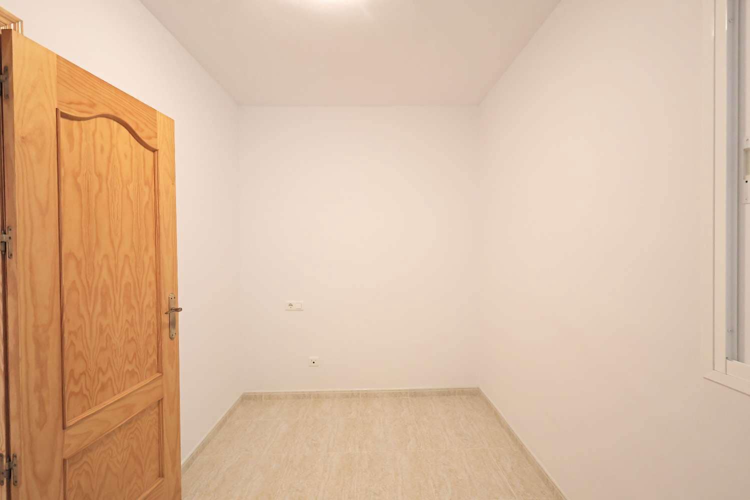 3 soverom Strandleiligheter til salgs i Torrox-Costa med svømmebasseng - € 279 000 (Ref: 9833187)