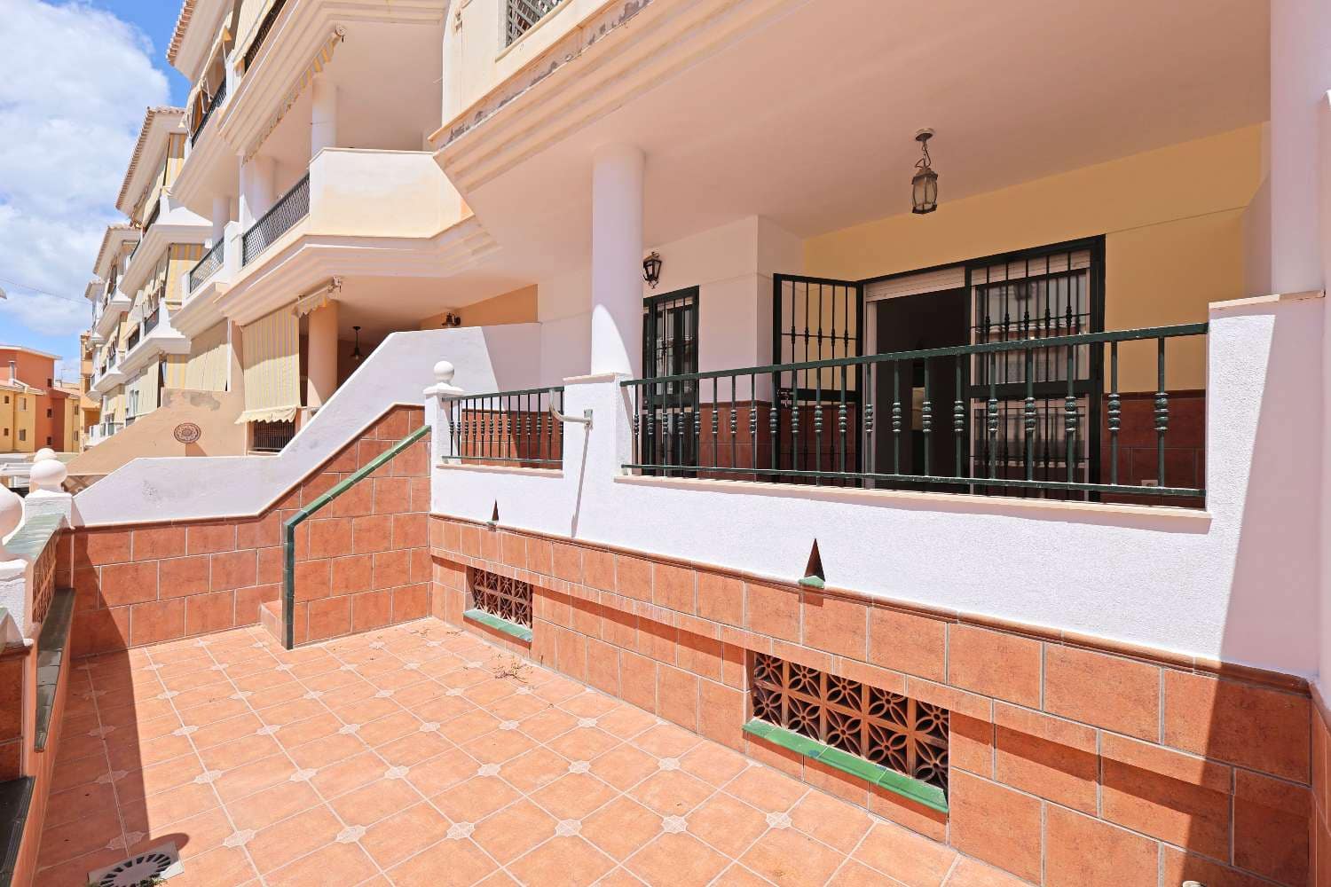 3 soverom Strandleiligheter til salgs i Torrox-Costa med svømmebasseng - € 279 000 (Ref: 9833187)