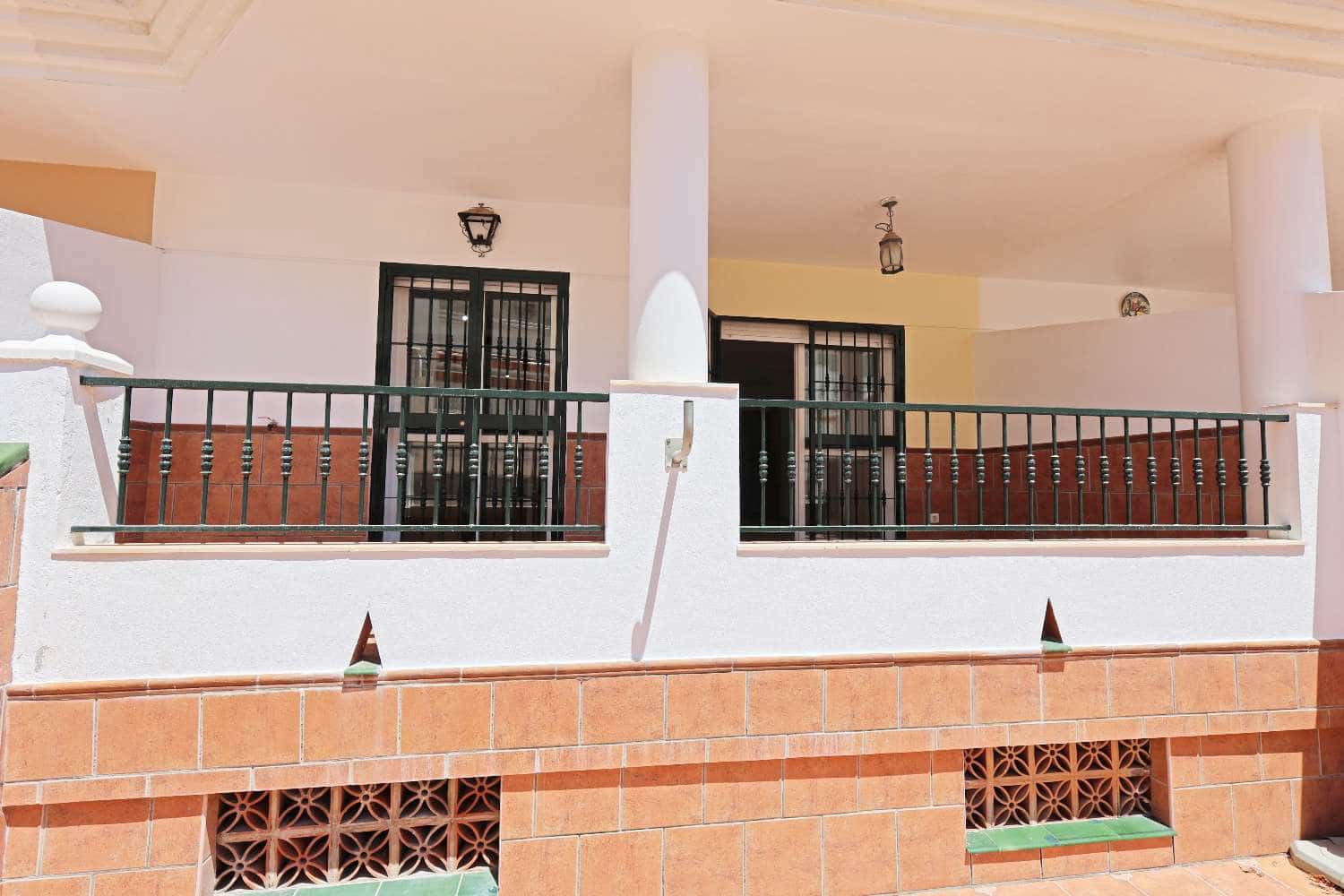 3 soverom Strandleiligheter til salgs i Torrox-Costa med svømmebasseng - € 279 000 (Ref: 9833187)
