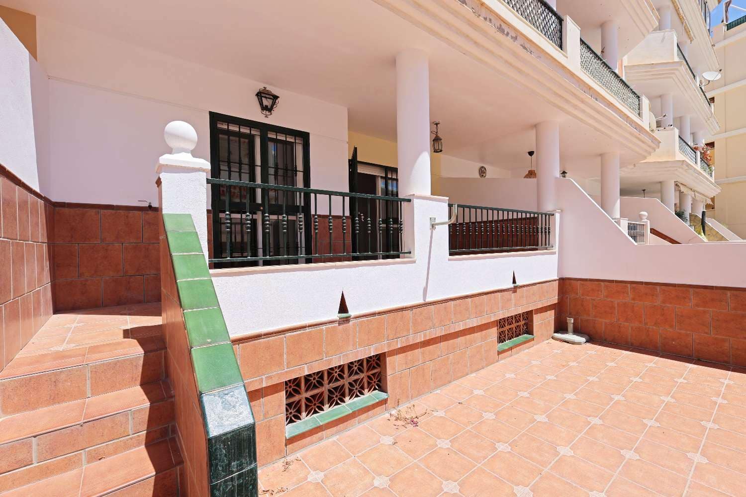 3 soverom Strandleiligheter til salgs i Torrox-Costa med svømmebasseng - € 279 000 (Ref: 9833187)