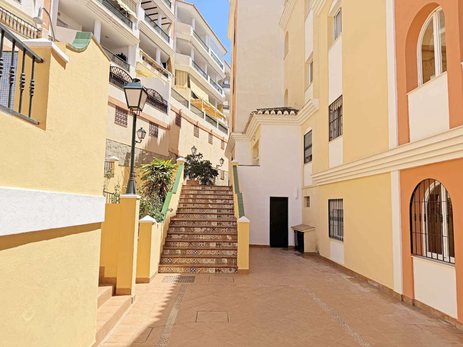 3 soverom Strandleiligheter til salgs i Torrox-Costa med svømmebasseng - € 279 000 (Ref: 9833187)