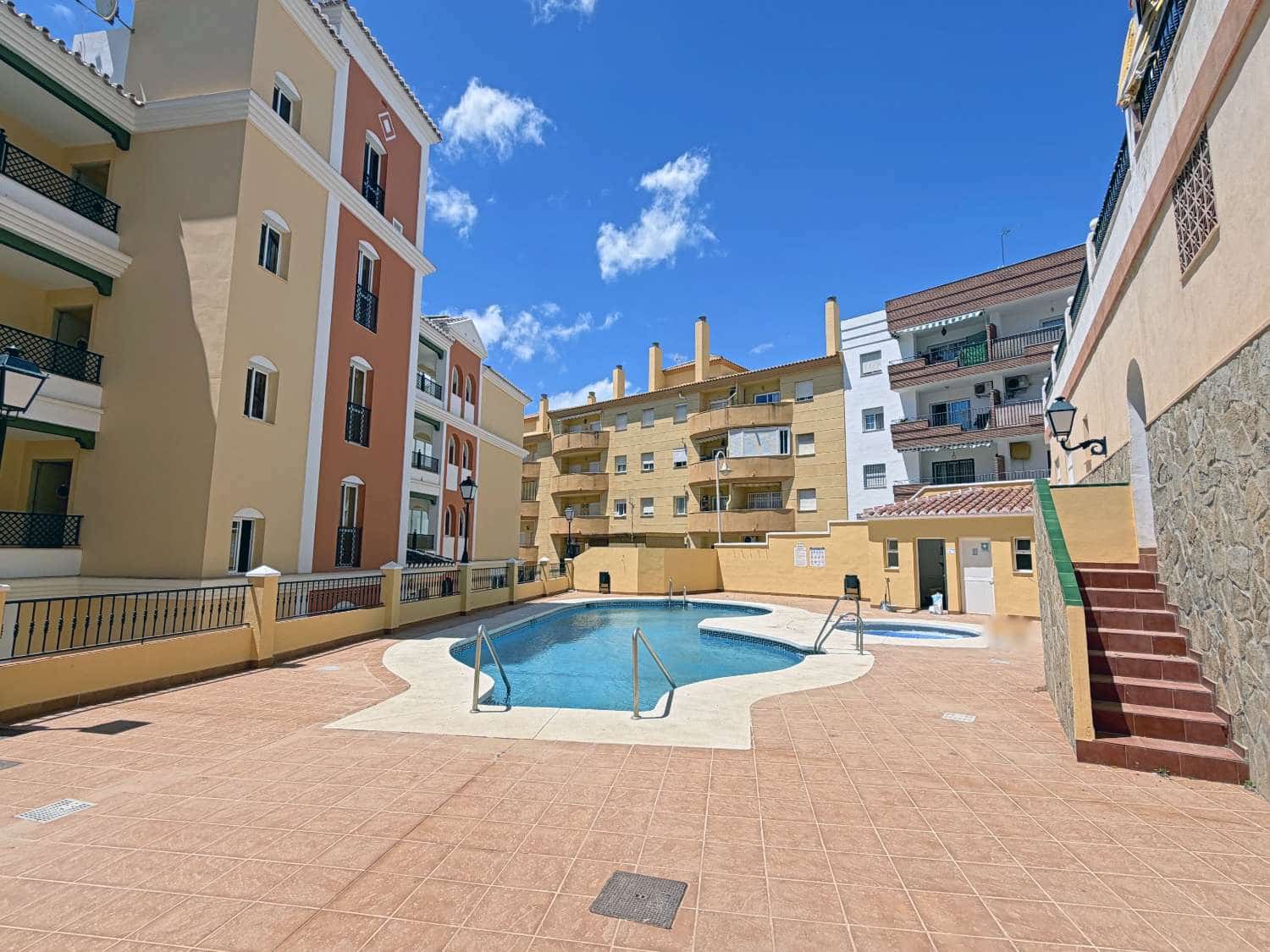 3 soverom Strandleiligheter til salgs i Torrox-Costa med svømmebasseng - € 279 000 (Ref: 9833187)