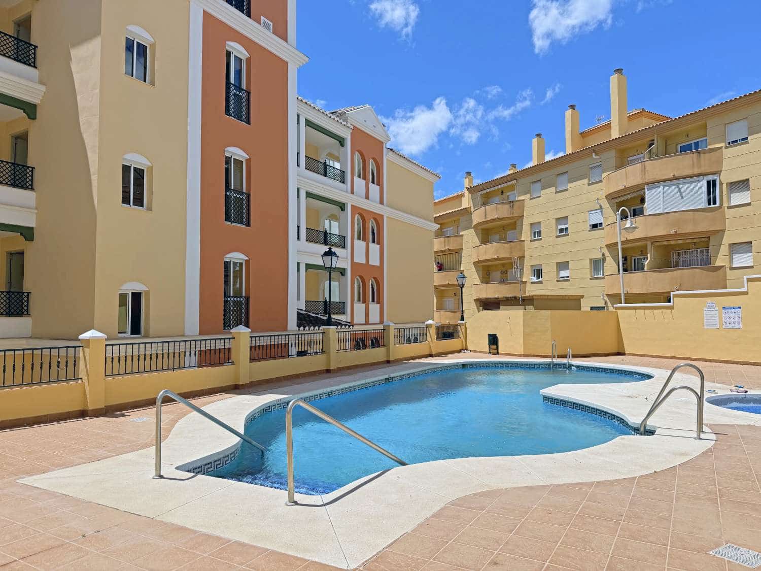 3 soverom Strandleiligheter til salgs i Torrox-Costa med svømmebasseng - € 279 000 (Ref: 9833187)