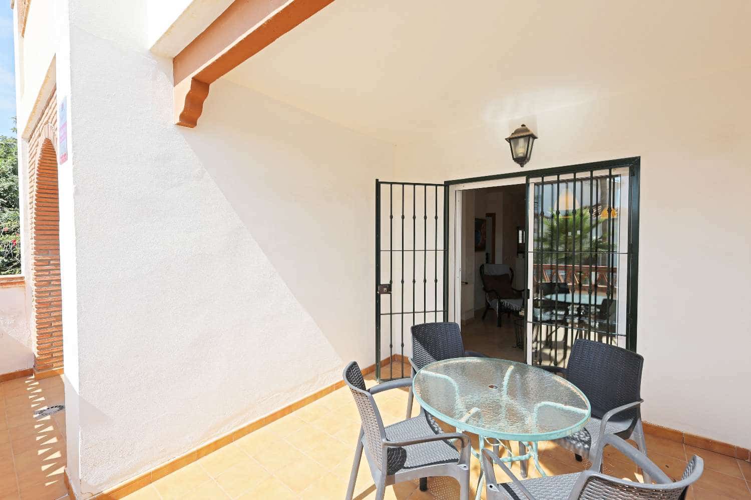 2 bedroom Beach Apartment for sale in Nerja with pool - € 349,000 (Ref: 9833188)