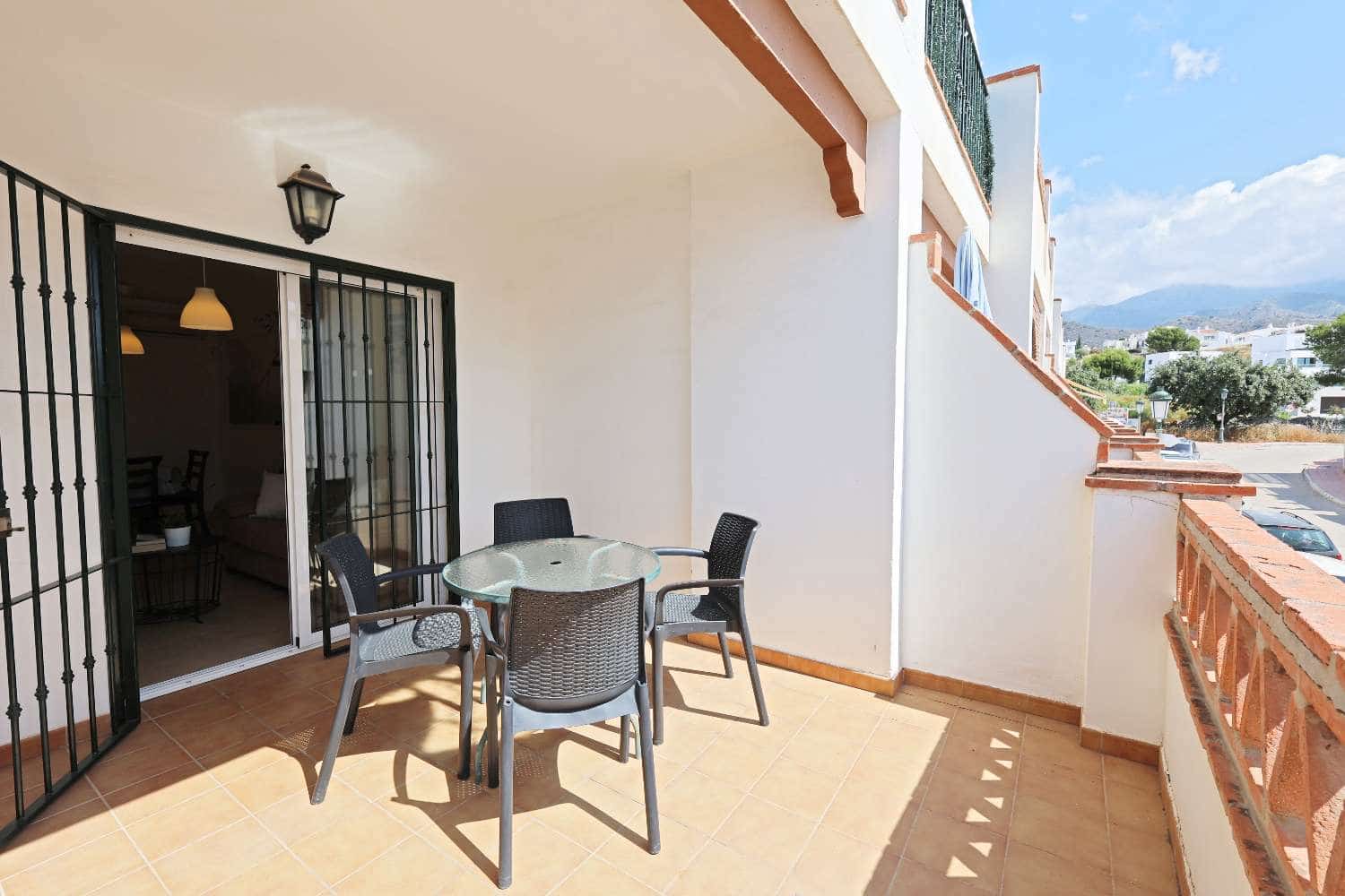 2 bedroom Beach Apartment for sale in Nerja with pool - € 349,000 (Ref: 9833188)