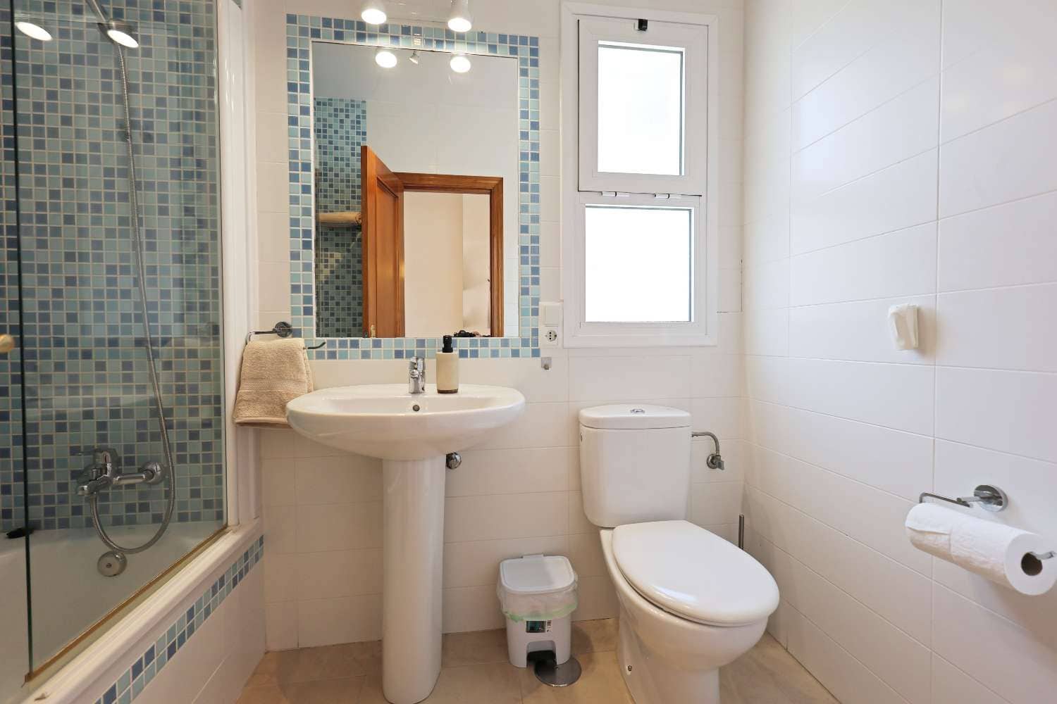 2 bedroom Beach Apartment for sale in Nerja with pool - € 349,000 (Ref: 9833188)