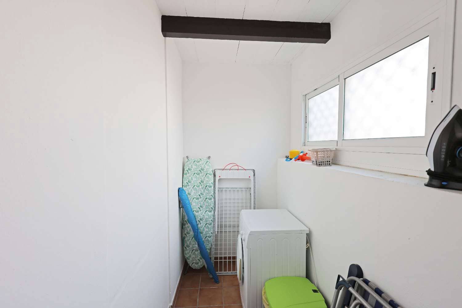2 bedroom Beach Apartment for sale in Nerja with pool - € 349,000 (Ref: 9833188)