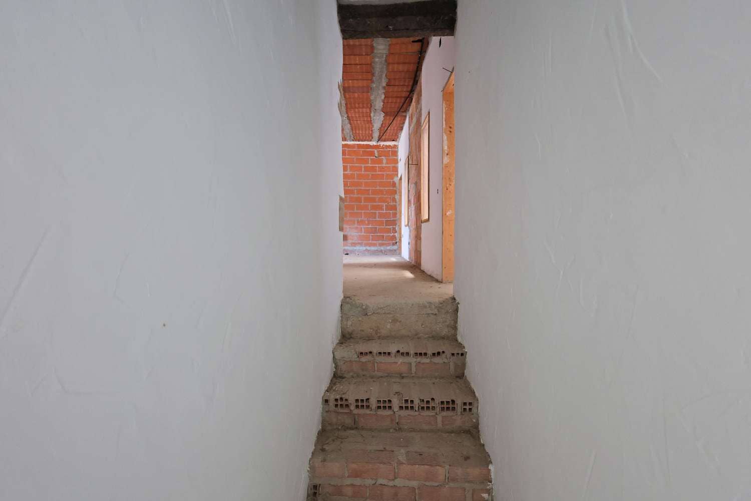 9 bedroom Finca/Country House for sale in Competa with pool - € 295,000 (Ref: 9863980)