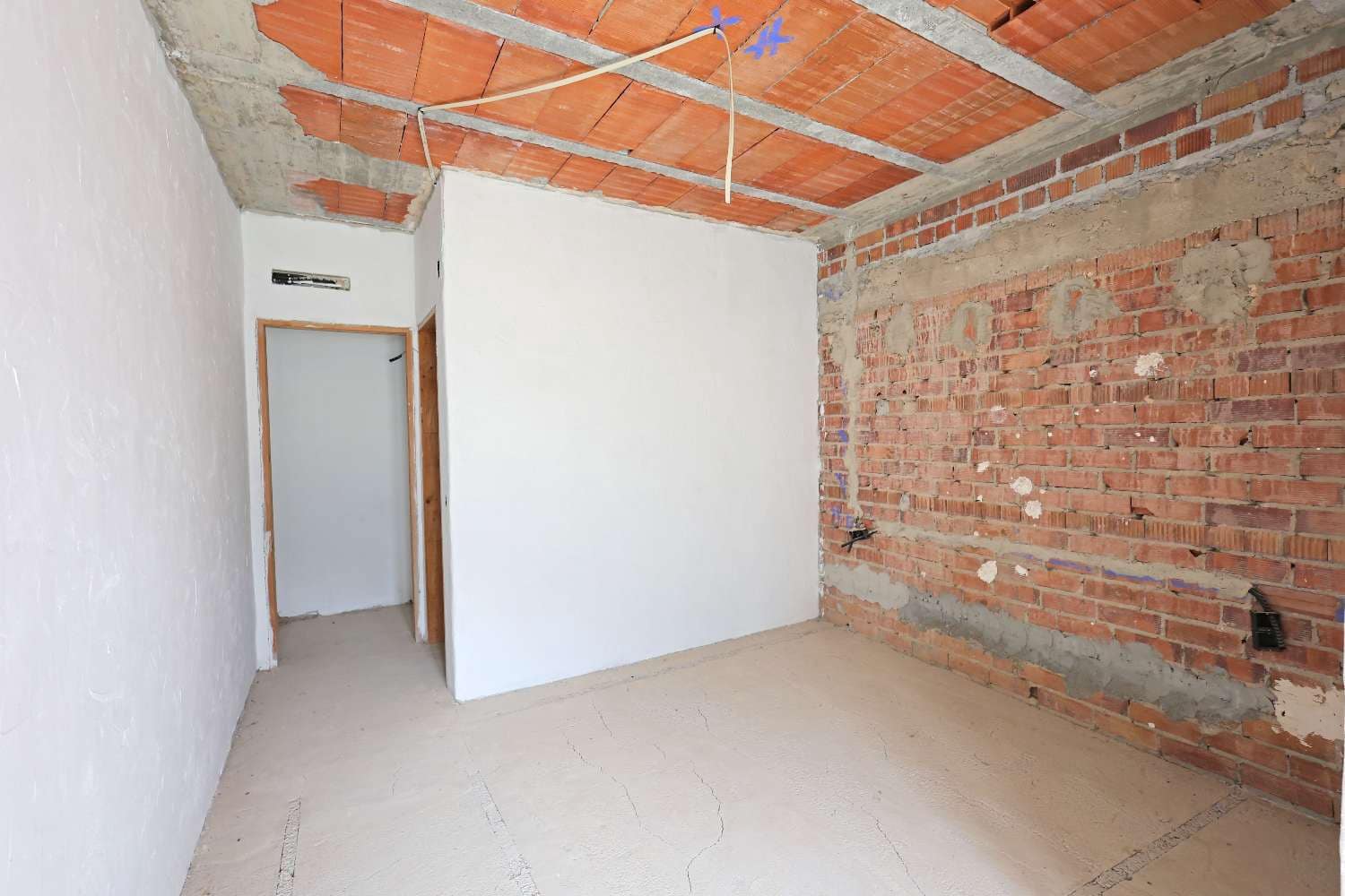 9 bedroom Finca/Country House for sale in Competa with pool - € 295,000 (Ref: 9863980)