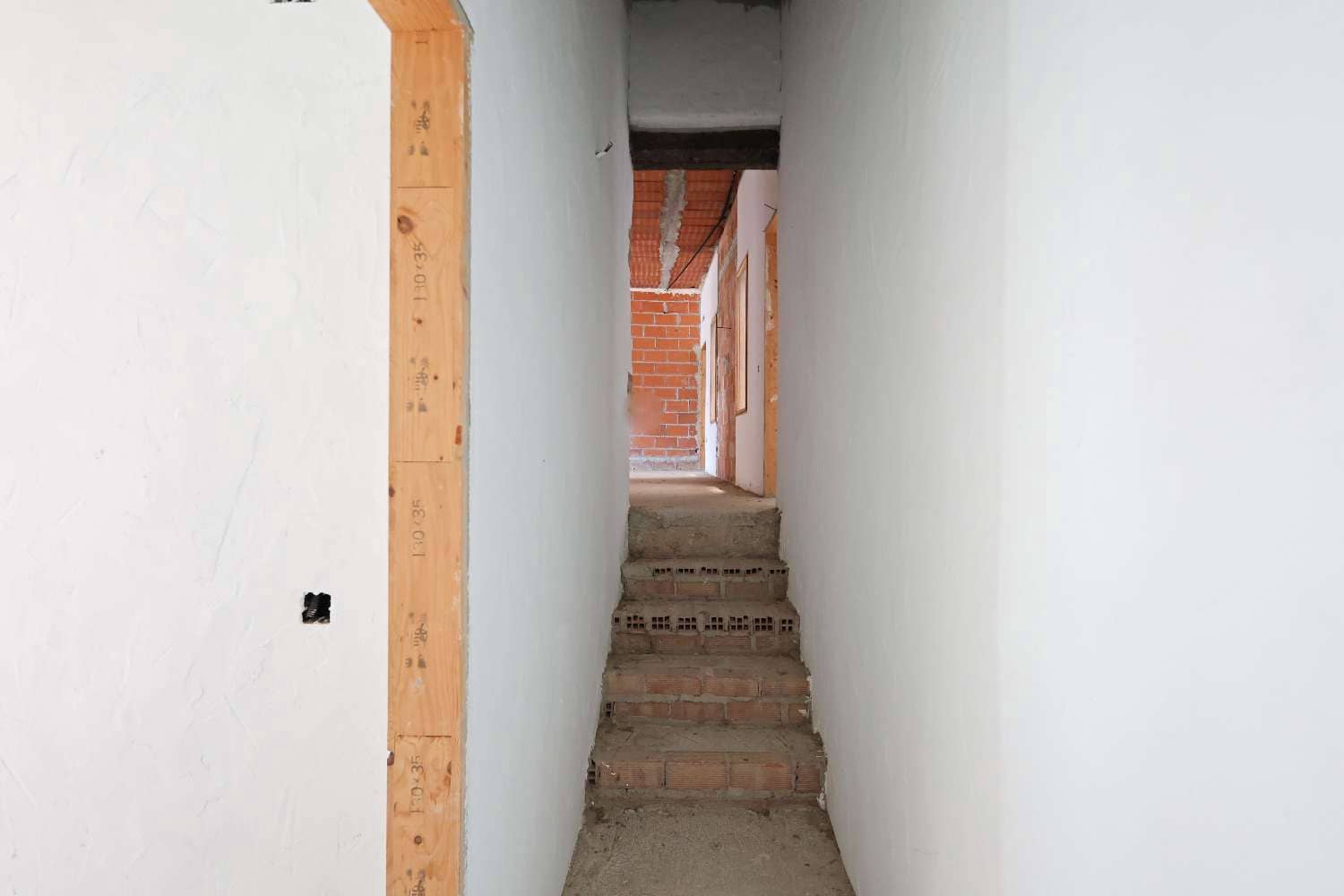9 bedroom Finca/Country House for sale in Competa with pool - € 295,000 (Ref: 9863980)