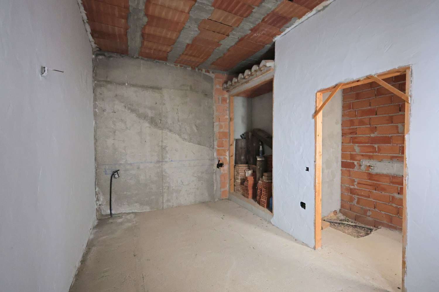 9 bedroom Finca/Country House for sale in Competa with pool - € 295,000 (Ref: 9863980)