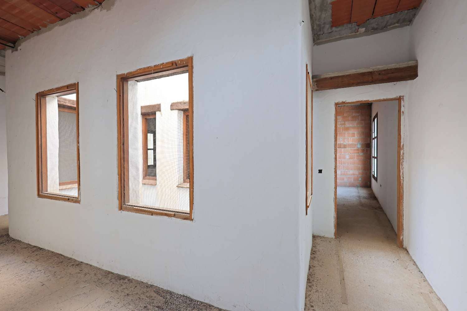 9 bedroom Finca/Country House for sale in Competa with pool - € 295,000 (Ref: 9863980)
