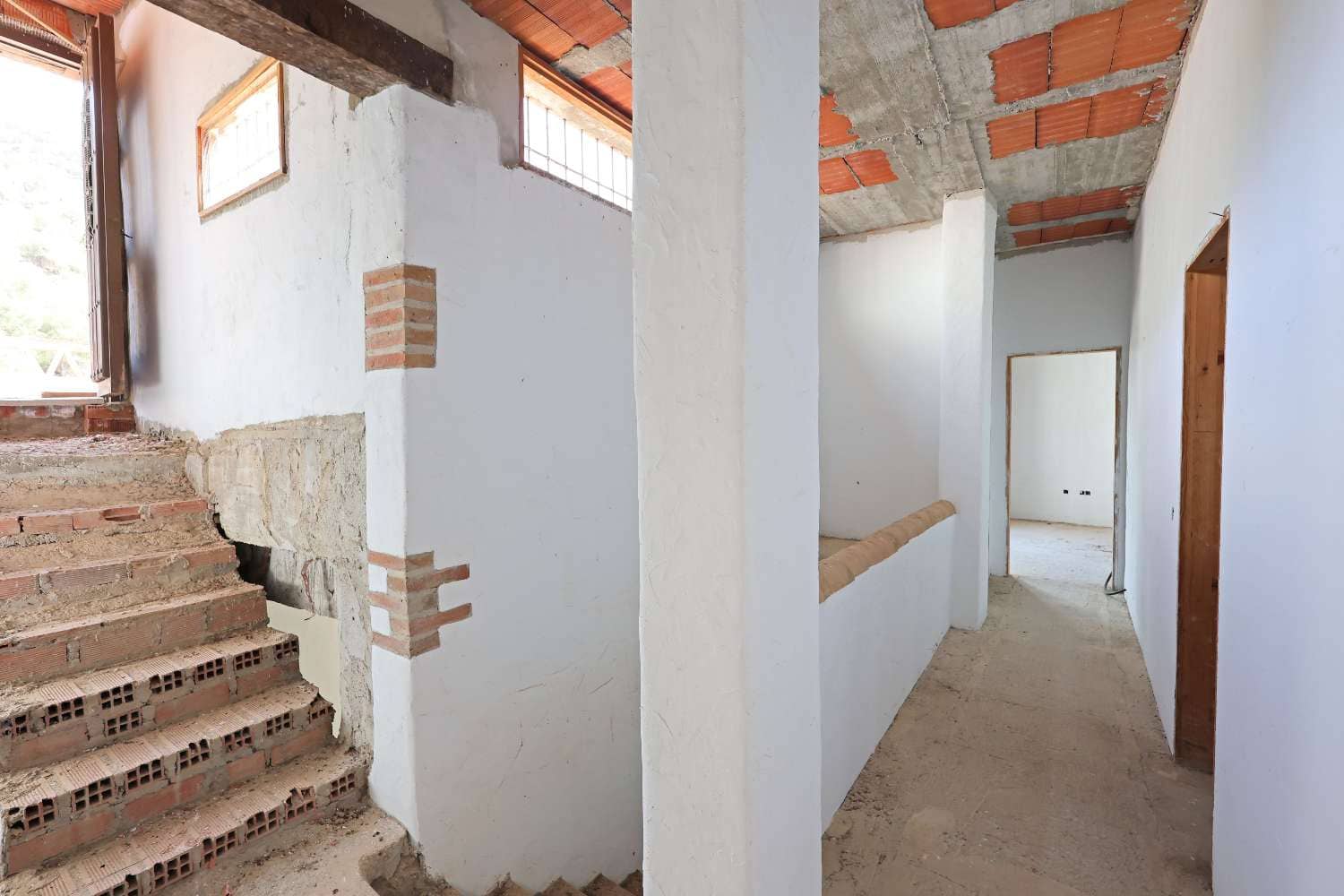 9 bedroom Finca/Country House for sale in Competa with pool - € 295,000 (Ref: 9863980)