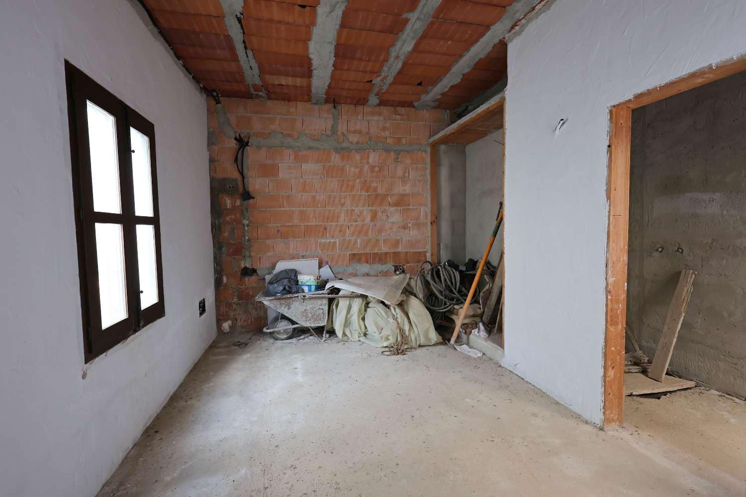 9 bedroom Finca/Country House for sale in Competa with pool - € 295,000 (Ref: 9863980)