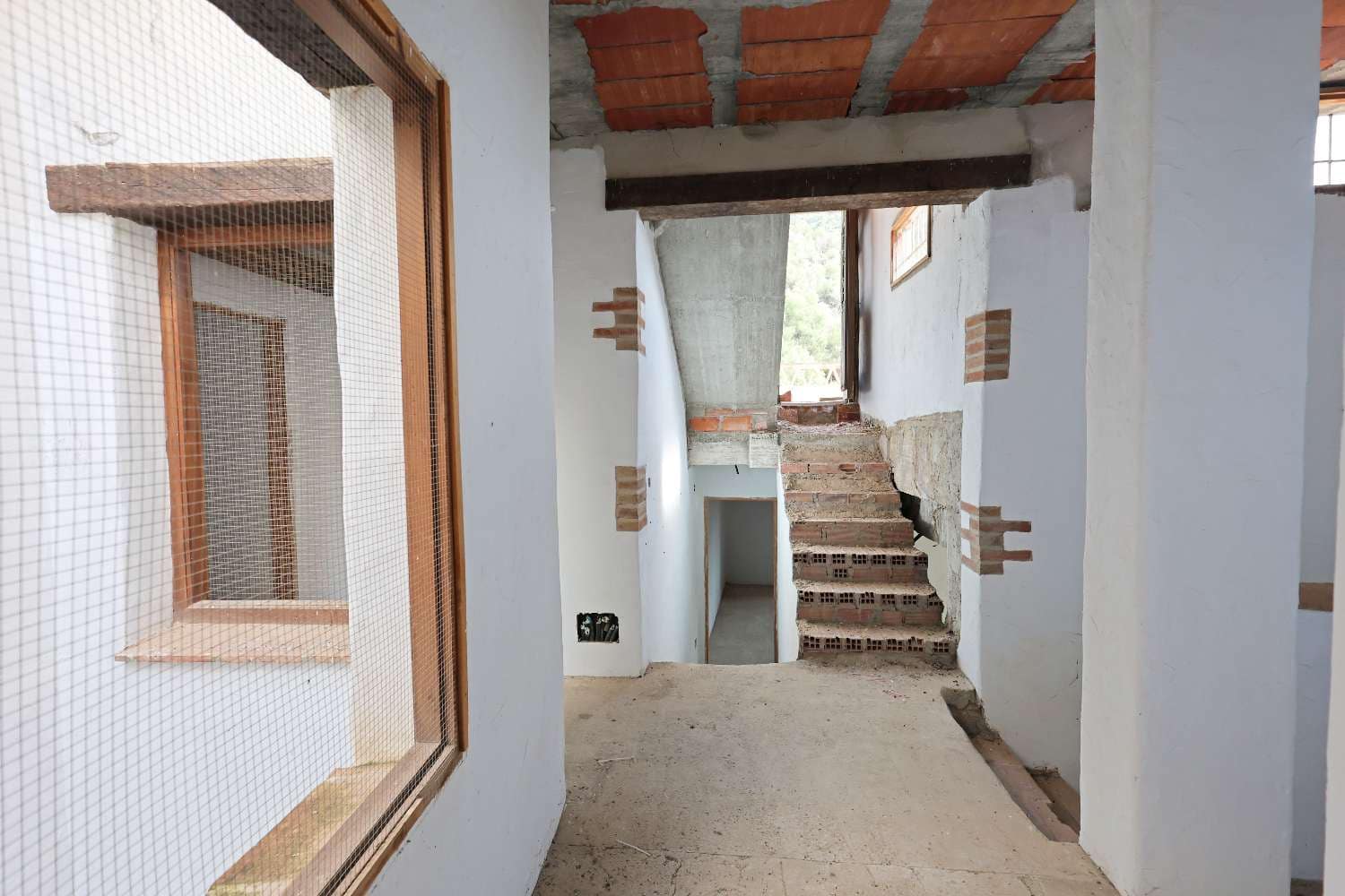 9 bedroom Finca/Country House for sale in Competa with pool - € 295,000 (Ref: 9863980)