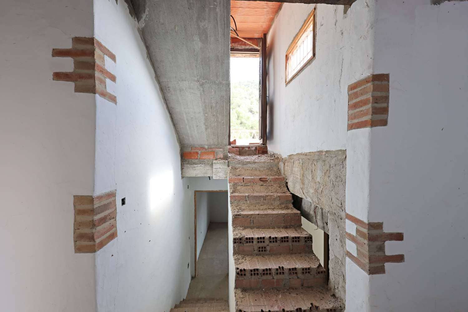 9 bedroom Finca/Country House for sale in Competa with pool - € 295,000 (Ref: 9863980)