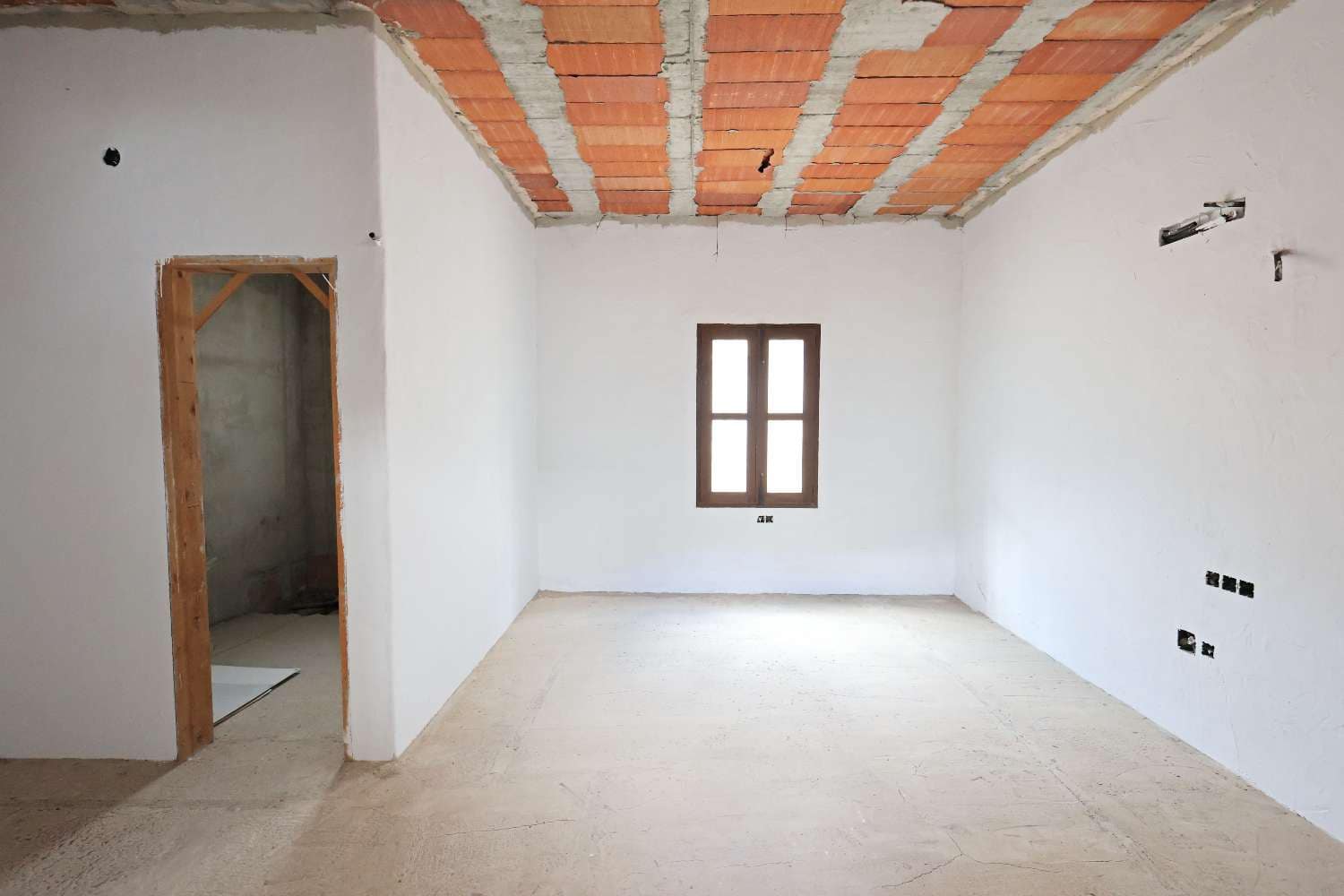9 bedroom Finca/Country House for sale in Competa with pool - € 295,000 (Ref: 9863980)